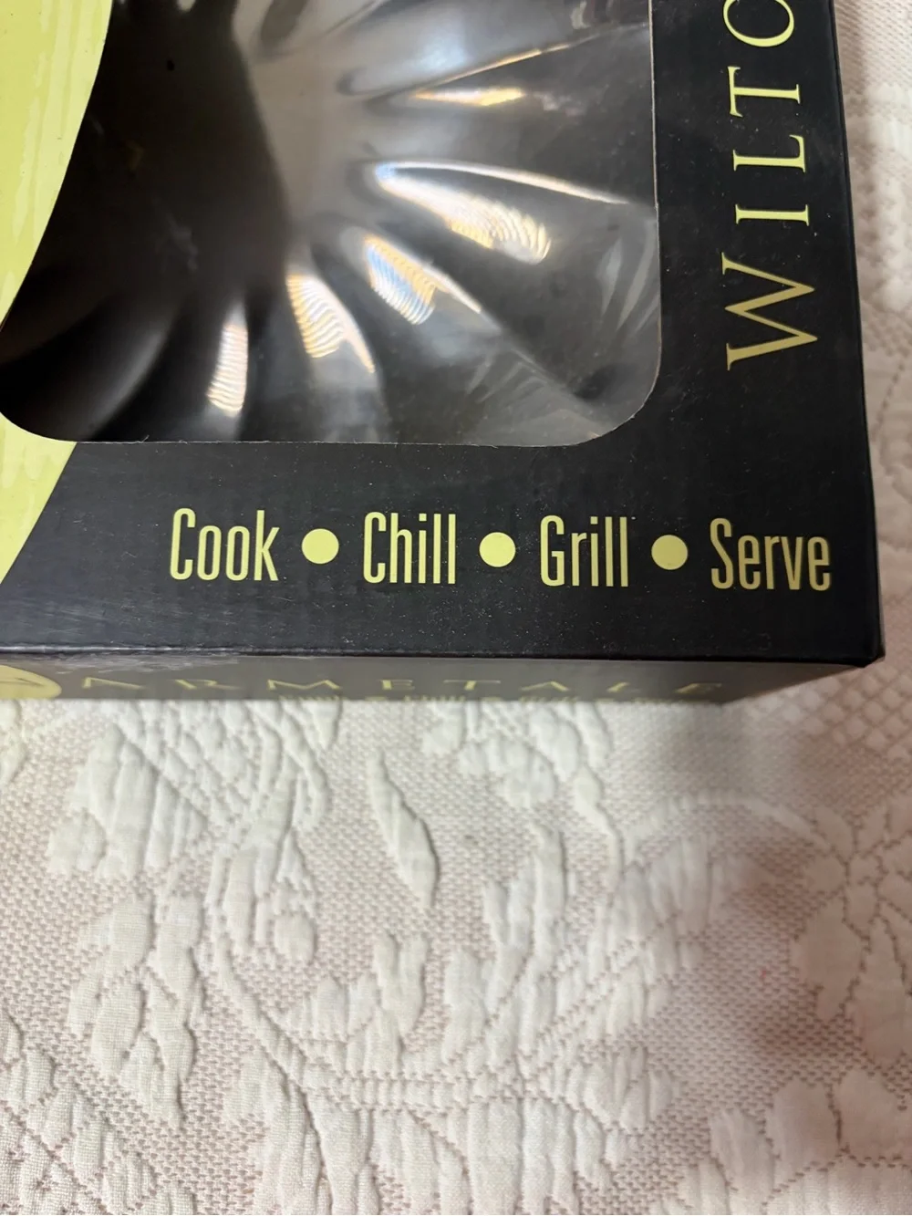 Wilton Armetale Eddy 2 quart bowl NWT beautiful cook and serve wear versatility